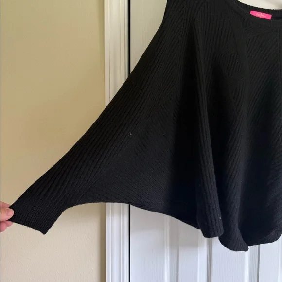 Lilly Pulitzer Black Sweater with Pink Label - Picture 5 of 5